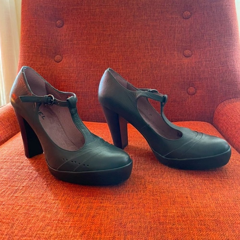 Biviel Green Leather T-strap Heels - Size 37 - Picture 3 of 10